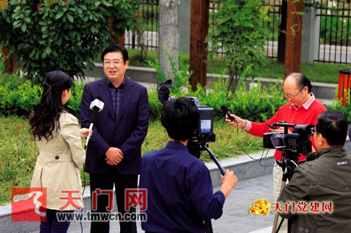 柯俊接受中央及省级媒体采访