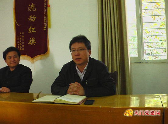 小板镇召开2013年首次年轻干部座谈会