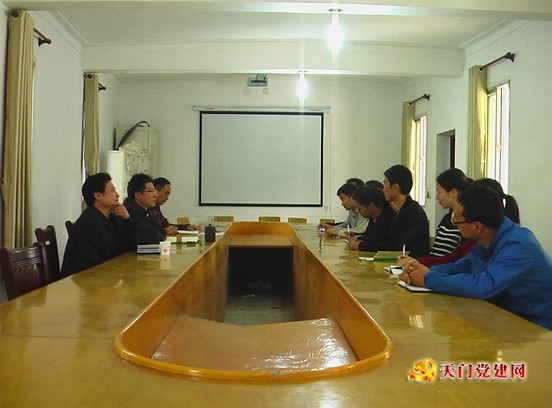 小板镇召开2013年首次年轻干部座谈会