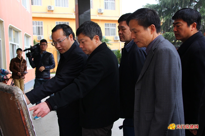 吴锦调研老干部工作暨老年大学建设情况