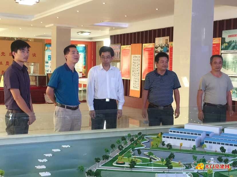 省委组织部干部教育处副处长郑志雄一行到天门调研