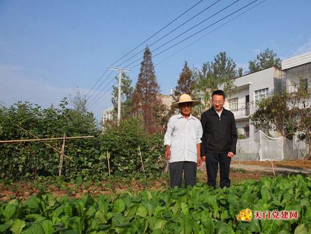 曹部长深入扶贫点调研