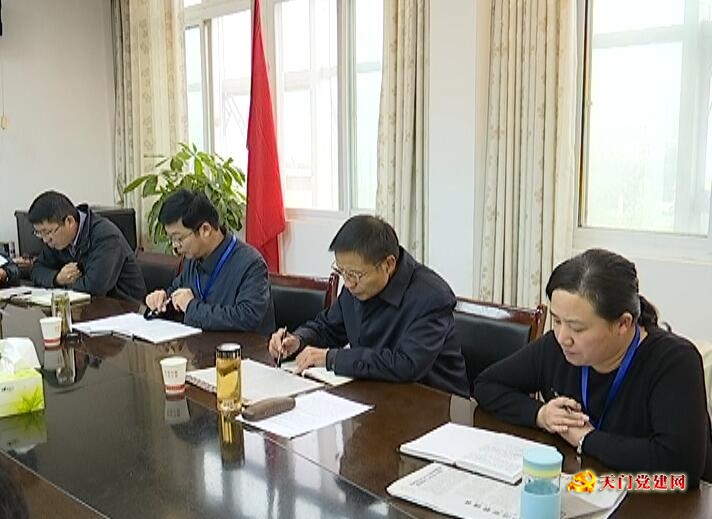 市委组织部集中学习十八届六中全会精神