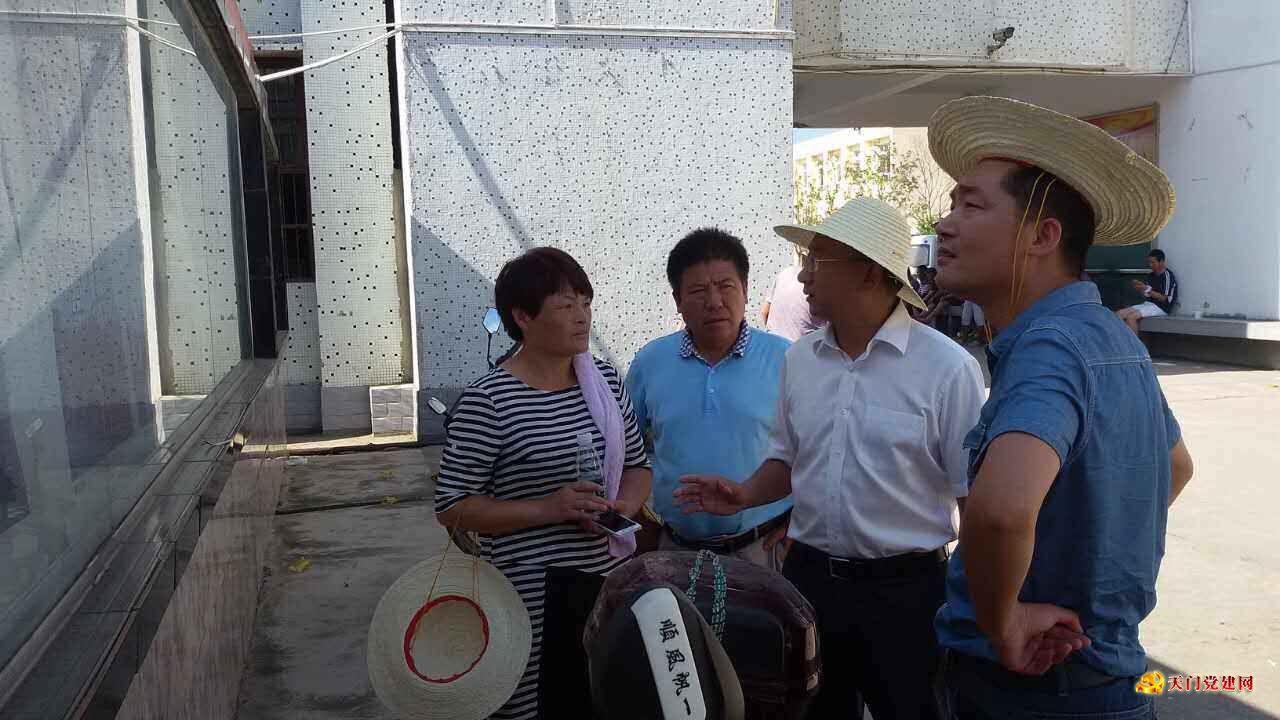 曹部长指导石河灾后重建工作