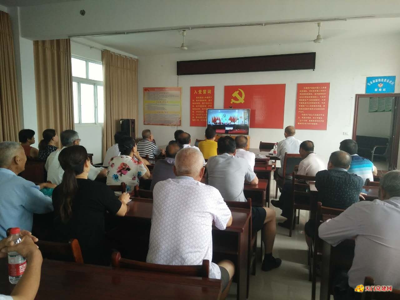 各地多种形式迎接党的生日