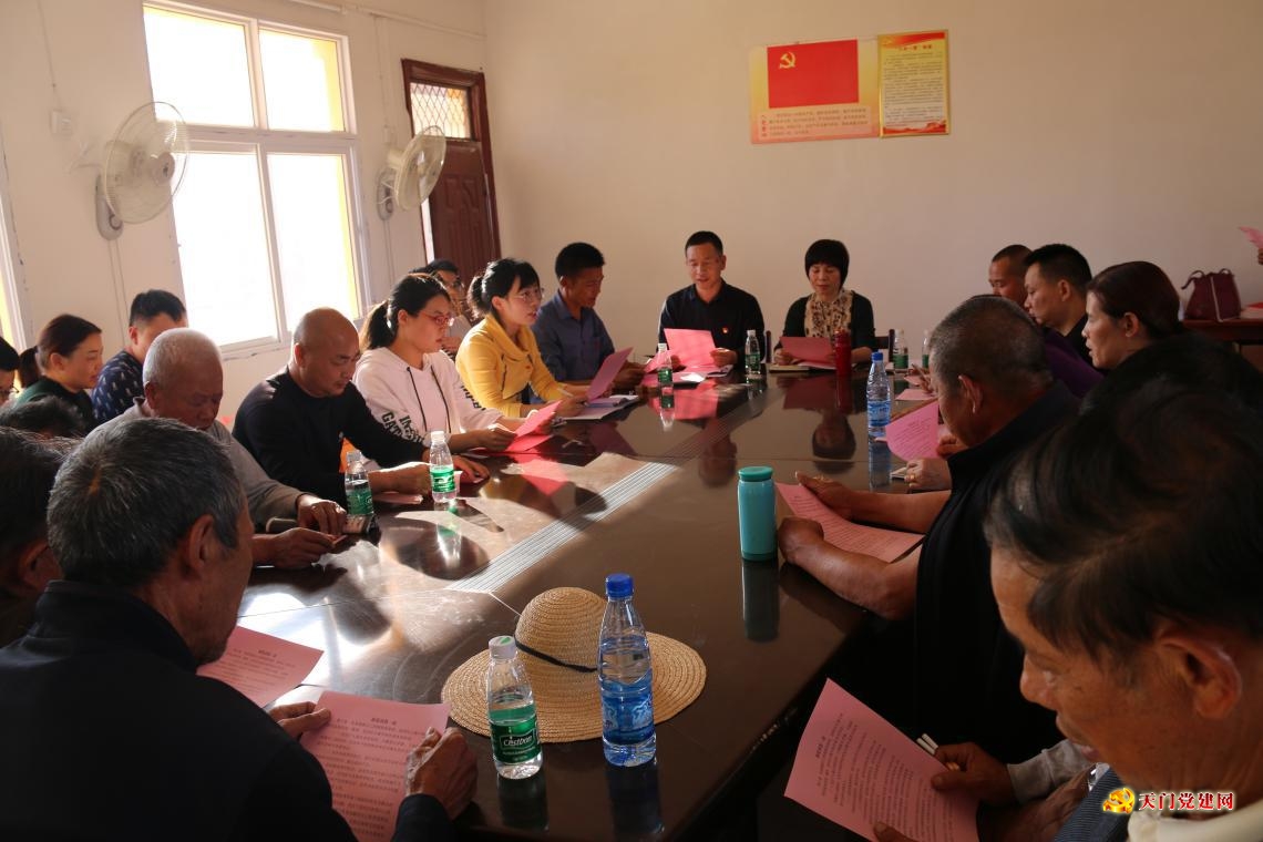 市政务服务中心创新方式开展支部主题党日活动