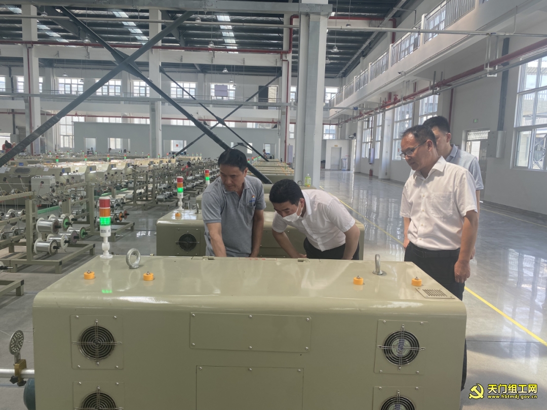 王桂峰到多祥镇开展巡林、走访企业并督导疫情防控和文明创建工作