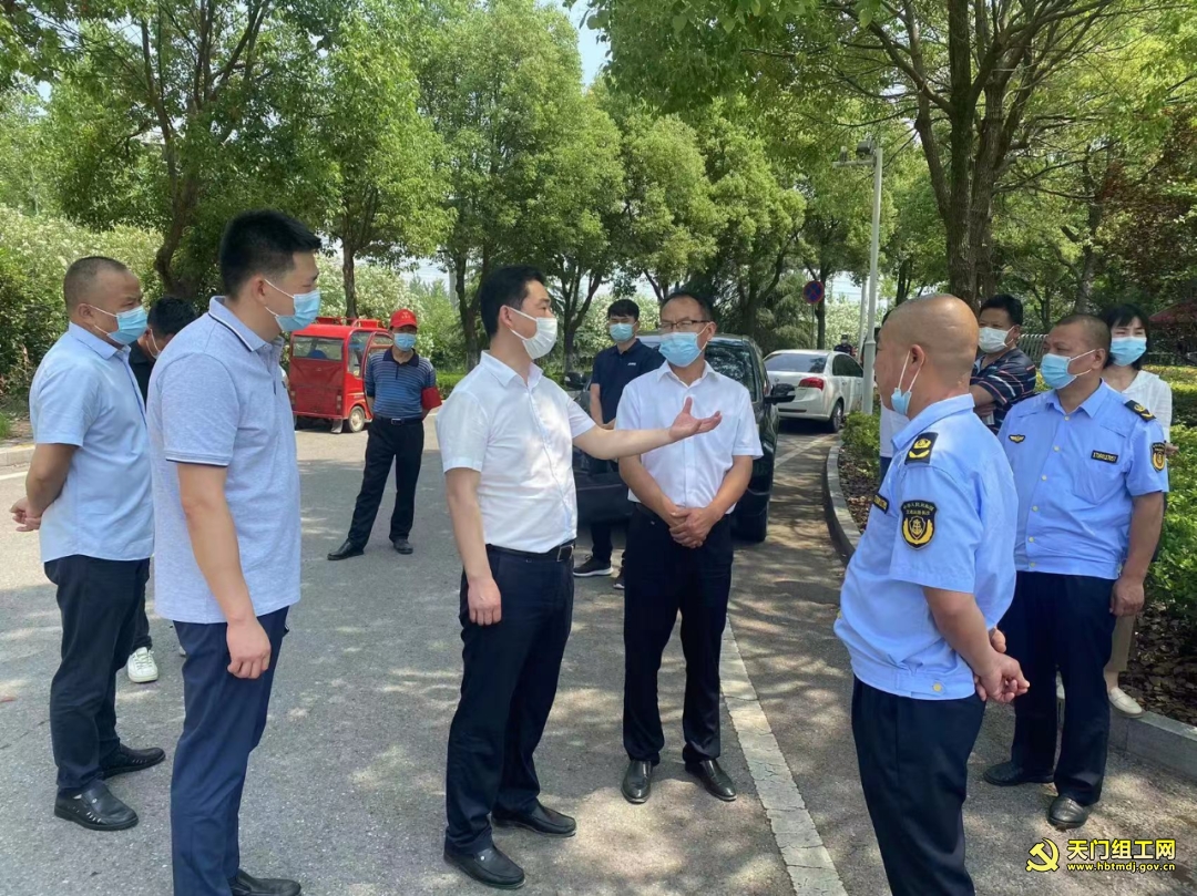 王桂峰到多祥镇开展巡林、走访企业并督导疫情防控和文明创建工作