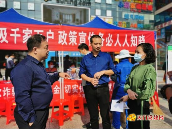 市医疗保障局党员干部下沉社区活动