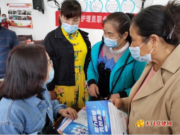 市总工会开展“党员进社区”活动