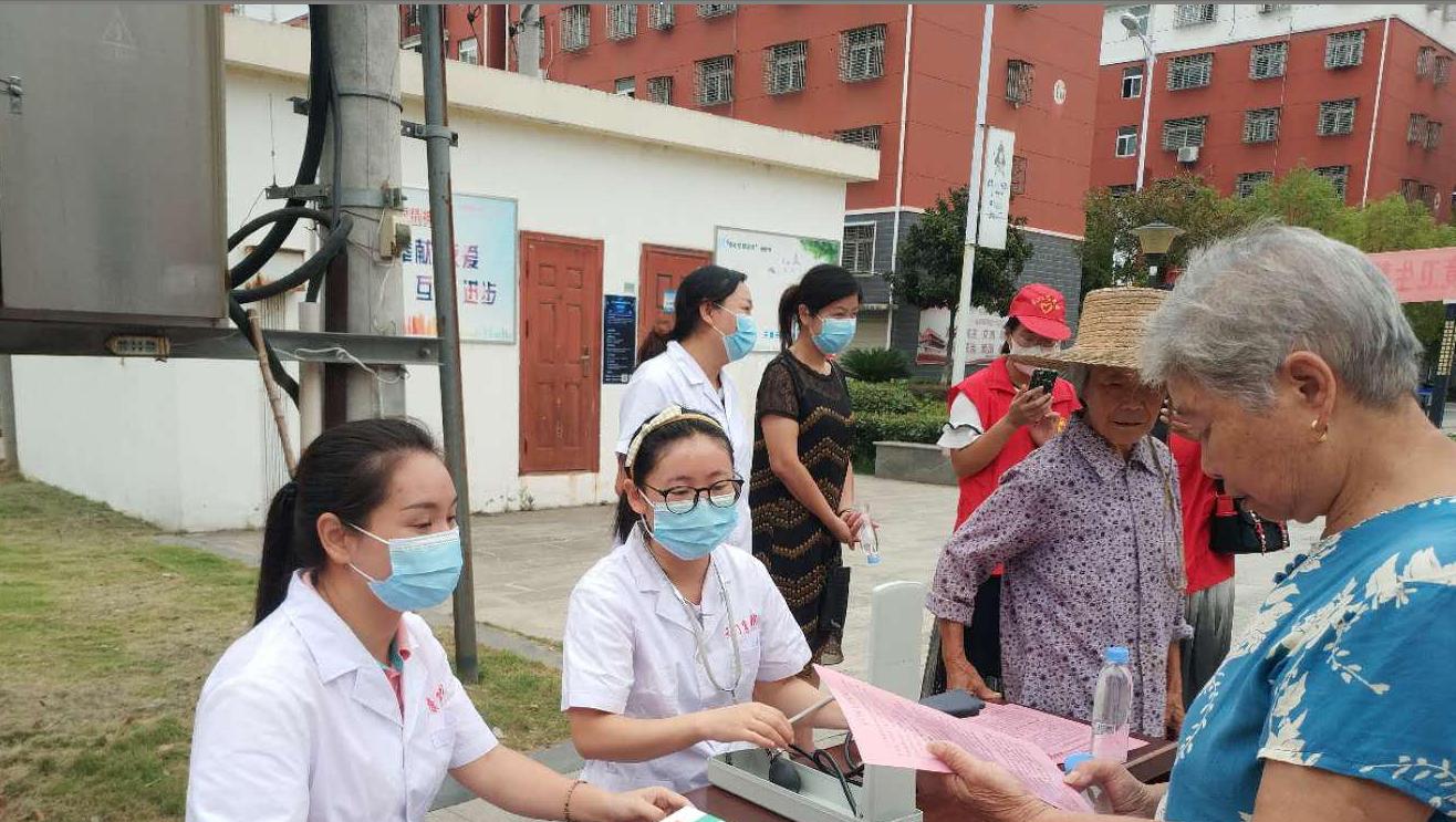 市残联结合单位实际开展党员干部下沉社区工作